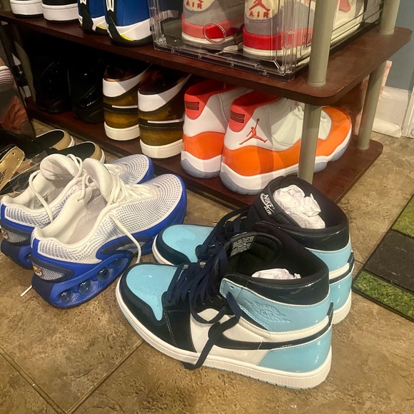 Like NEW Nike Air Jordan Retro size 9. A beautiful sneaker on & off the court🏀🏀 - Picture 13 of 13